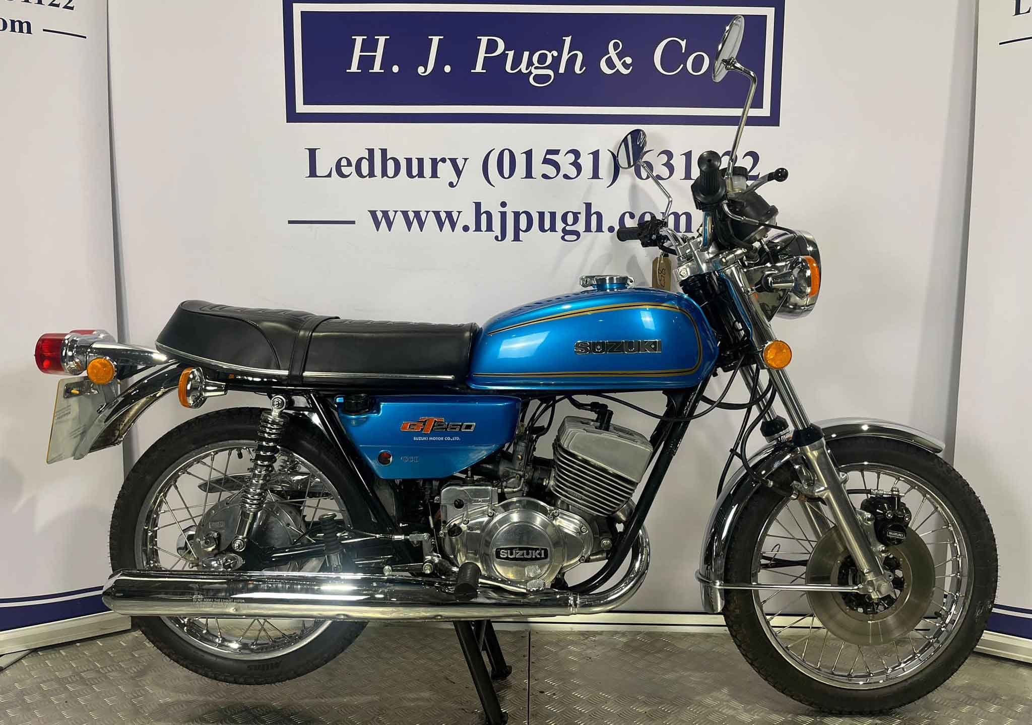 Suzuki GT250 at H J Pugh auction in Ledbury