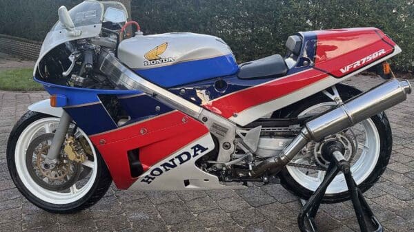1988 Honda VFR750R RC30