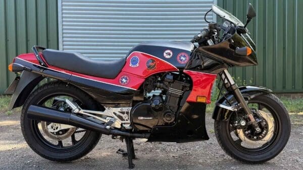 Kawasaki GPz900R Top Gun replica