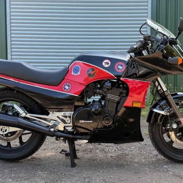 Kawasaki GPz900R Top Gun replica